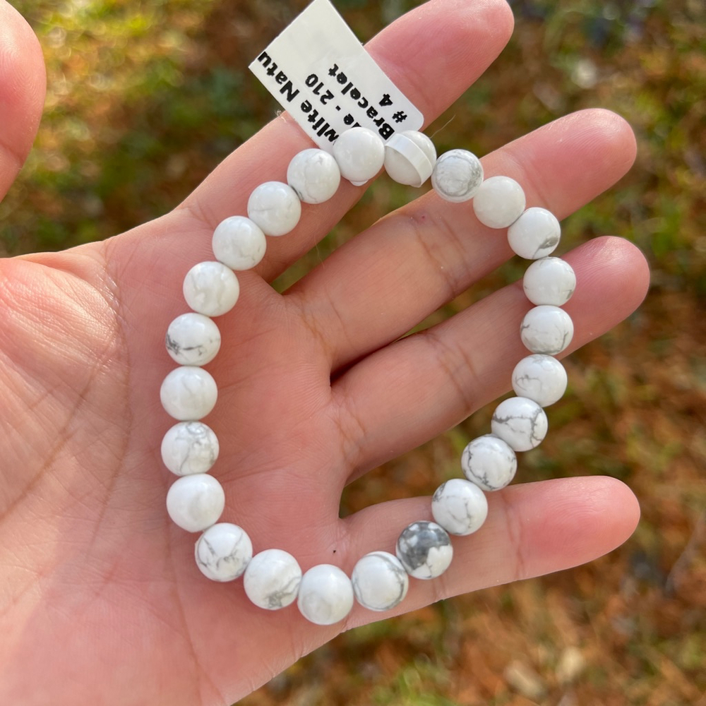 NWT Natural Howlite Beaded Elastic Bracelet